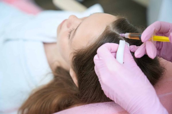 Comment bien entretenir une prothèse capillaire