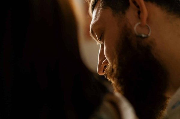 Comment choisir une boucle d'oreilles hommes ?