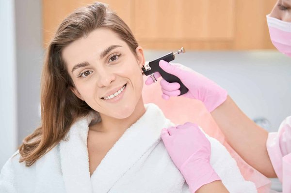 Guide pour accompagner les femmes dans leur quête d'un piercing oreille