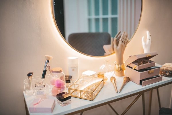 Quels accessoires peuvent être portés avec des escarpins pour femme ?