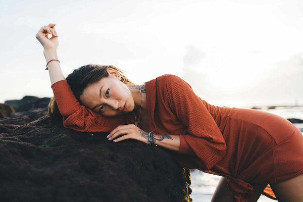 Rendez votre tenue originale avec la robe terracotta