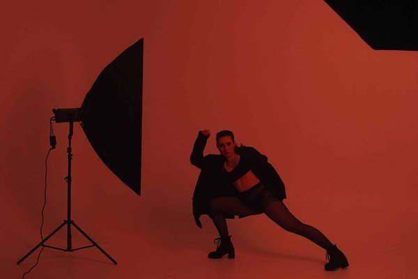 Comment marier des chaussures métalliques avec des tenues de tous les jours pour un look audacieux ?